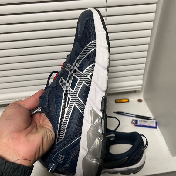 Asics Quantum Gel Original Size US 9.5 comfortable gel trainers. - Picture 7 of 8